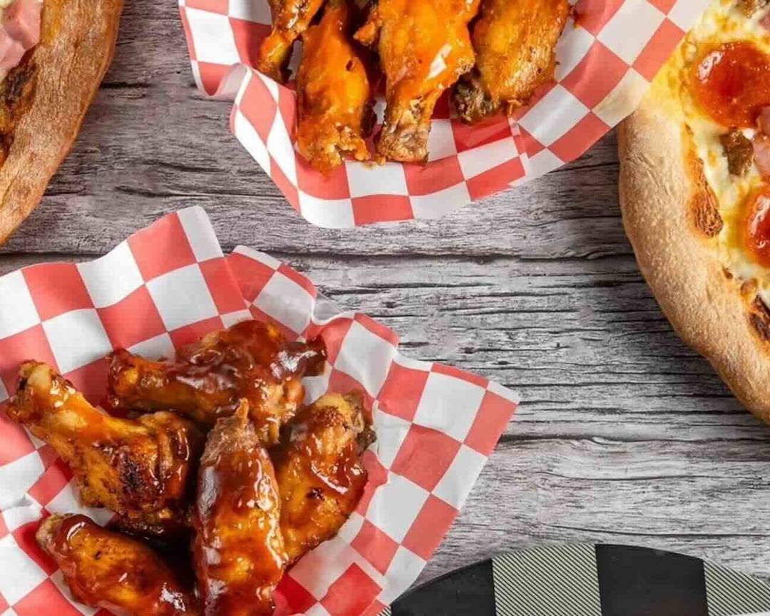 Howieluv's Pizza Wings And Subs
